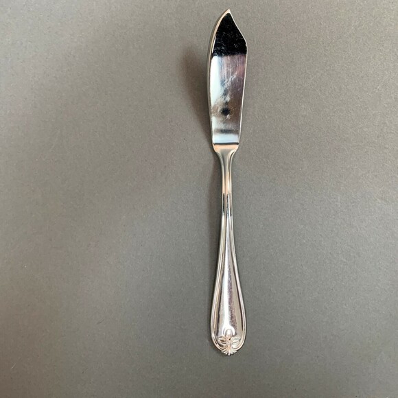 Reed & Barton Ribbon Crest Butter Knife 18/10 Stainless Steel Flatware 6 3/4" - Picture 1 of 6